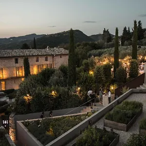 5* Hotel Nun Relais & Museum